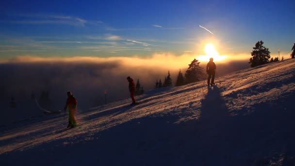 Skiers Skiing Ski Center High Mountains Cold Winter Sunset Time — Stock Video