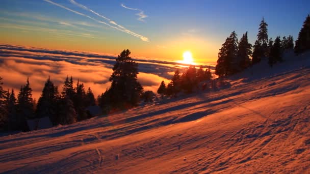 Esqui Esqui Centro Esqui Montanhas Altas Inverno Frio Pôr Sol — Vídeo de Stock