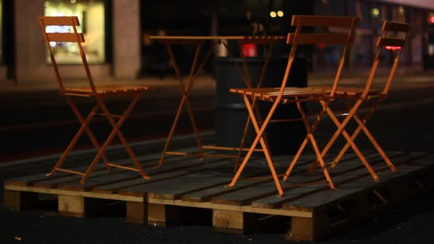 Mesas Vazias Cadeiras Cidade Noite — Vídeo de Stock