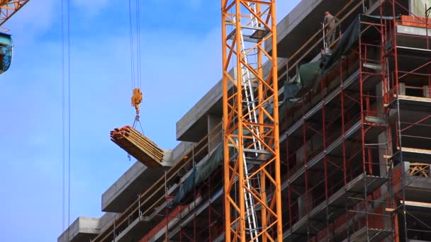 Şçiler Inşaatın Yeni Inşaatında Çalışıyorlar — Stok video