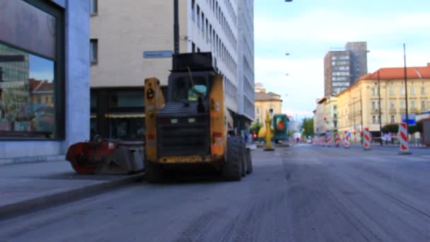 Máquinas Pesadas Que Trabajan Reconstrucción Una Carretera Ciudad — Vídeo de stock