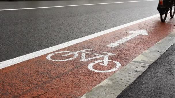 Červená Cesta Znaménkem Pro Cyklisty — Stock video