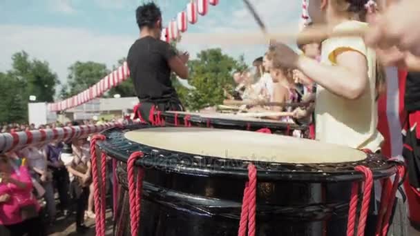 Moscow, Russia - July 16, 2017: Japanese artist teaches children to play on the taiko drums on scene During the japanese festival — Stock Video