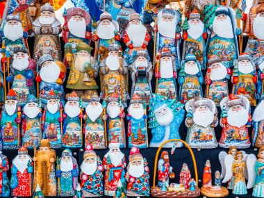 Uglich, Rusya - 20 Temmuz 2017: renkli Rus bebek Matryashka piyasada iç içe geçirme.