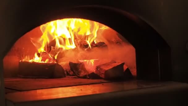 Prachtige Vuur Dicht Omhoog Slow Motion Videoclip Van De Verbranding Van Hout In De Open Haard Brandhout Branden In De Houtkachel 30fps Full Hd - 