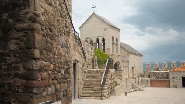 La construction de l'église chrétienne sur le territoire du complexe Rabati — Video