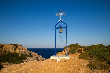 Bell ve çapraz Telendos Island, Yunanistan.