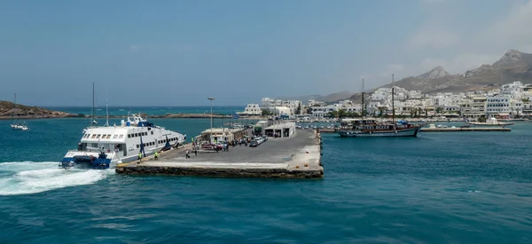 Liman ve Yunanistan 'ın Ege Denizi' ndeki Naxos Adası 'ndaki şehir.