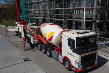 Lund, Skane, İsveç 'teki daha büyük bir binada beton pompa..