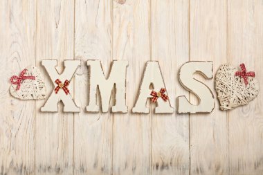 Deco beyaz bir ahşap zemin üzerine ahşap beyaz Xmas harfler