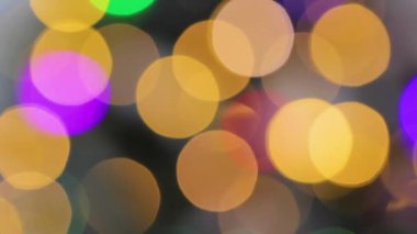 Soyut Bulanık Noel Işıkları Bokeh Arkaplanı. Yanıp sönen Noel ağacı ışıkları yanıp sönüyor. Kış Tatili Konsepti. Noel ve yeni yıl dekorasyonu. Noel ışıkları yanıp sönüyor.