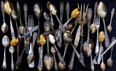 Vintage çatal - eski bir ahşap sırt üzerinde kaşık, çatal ve bıçak