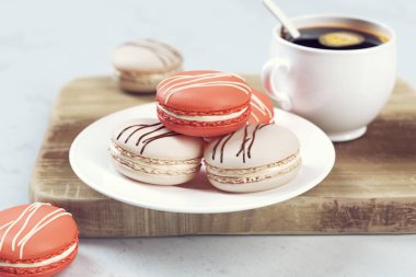 tatlı renkli macarons tatlı plaka ile 3D render kompozisyon