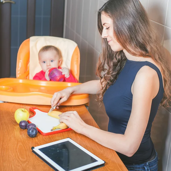 Vorbereitung für Babynahrung — Stockfoto