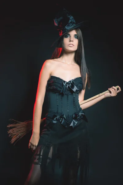 Belle femme comme une sorcière. La mode. Costumes Halloween — Photo