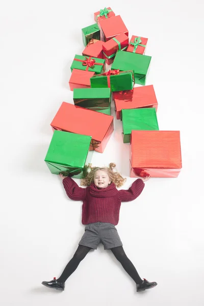 Vrolijk kerstfeest 2016 en Black Friday! Meisje, Cristmas geschenken — Stockfoto