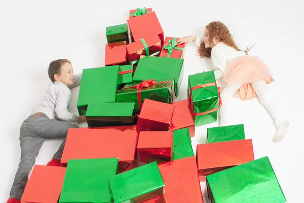 Vrolijk kerstfeest 2016! Zwarte vrijdag 2016! Schattige kleine kinderen — Stockfoto