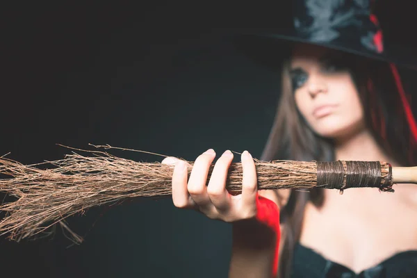 Vacker kvinna som häxa. Mode. Halloween kostymer — Stockfoto