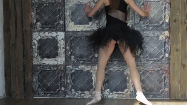 Ballerine dansant en salle, vintage. Ballet mode de vie sain — Video