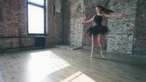 Ballerina dansende indoor, vintage. Gezonde levensstijl ballet — Stockvideo