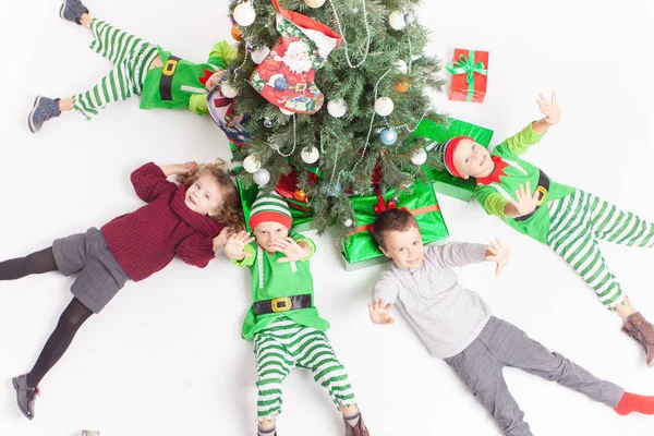 Buon Natale 2016 Bambini felici che festeggiano — Foto Stock