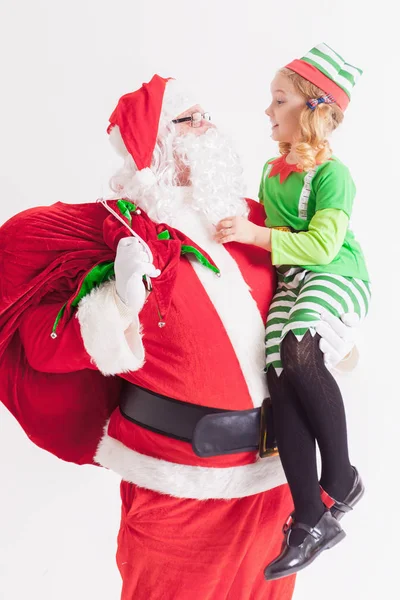 Desejo de Natal 2016. Papai Noel e Menina. Dizendo desejos — Fotografia de Stock