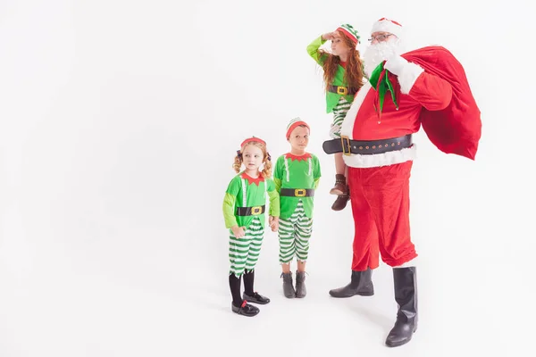 Santa Claus en kinderen gekleed in kostuums van de Elven. Noordpool. — Stockfoto
