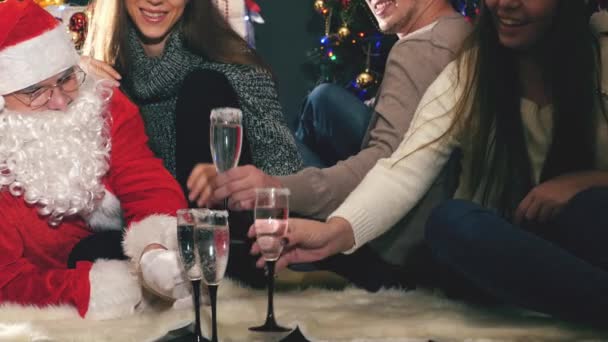 Group of young people with Santa celebrating New Year 2017 — Stock Video