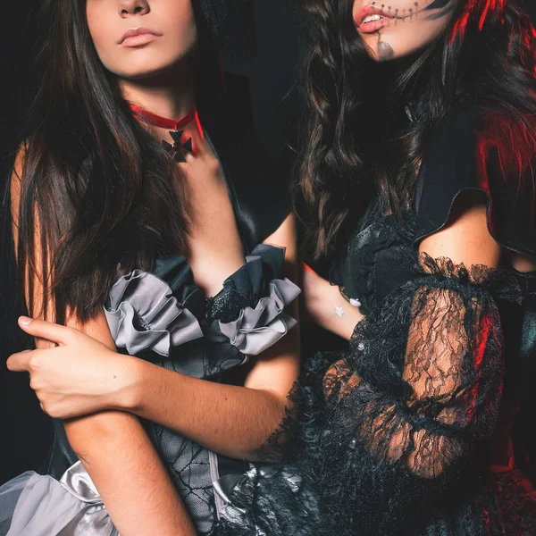Meninas da moda comemorando Halloween 2016. Haloween trajes . — Fotografia de Stock
