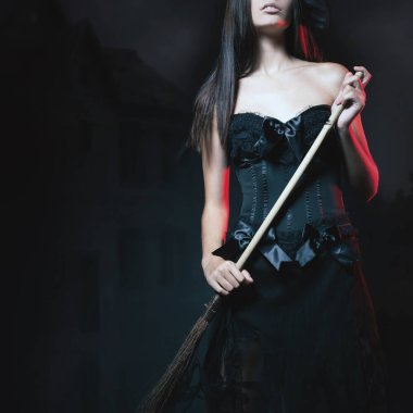 Giriş gece kulübüne, kıyafet sınırlıdır. Cadılar Bayramı partisi 2017