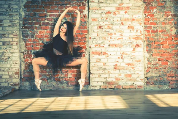 Ballerina dancing indoor, vintage. Healthy lifestyle ballet — Stock Photo, Image