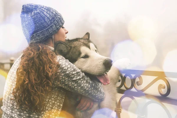 Image of young girl with her dog, alaskan malamute, outdoor — Stock Photo, Image