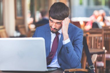 Blockchain teknoloji. Bitcoin cryptocurrency kötü haber.