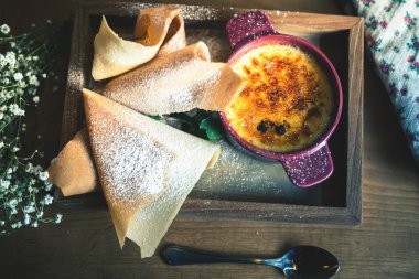 Belçika waffle ile portre tatlı krem sufle