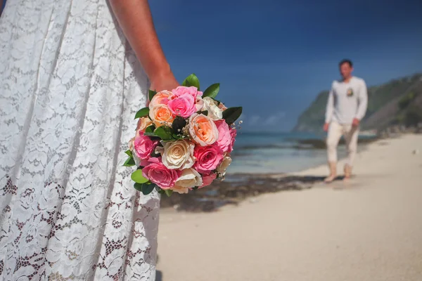 Sposi appena sposati — Foto Stock