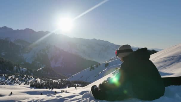 Hogyan, hogy rögzítse a kötés, snowboard, hogyan kell lovagolni a — Stock videók
