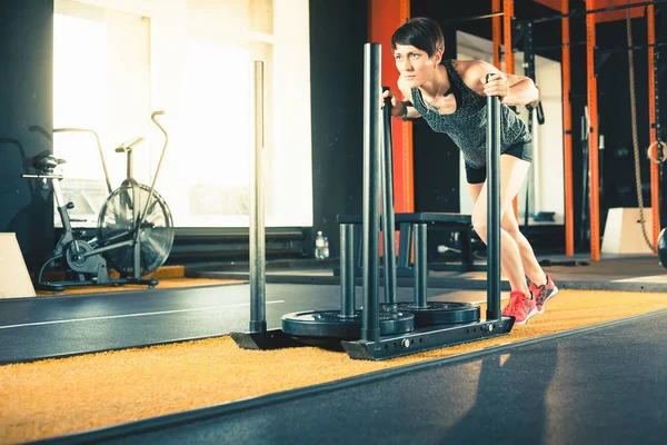 Gente Activa Sport Workout Concept, Ejercicio de entrenamiento en clase de gimnasia —  Fotos de Stock