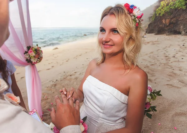 Wedding couple just married — Stock Photo, Image