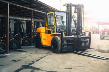 Güvenilir ağır yükleyici, forklift kamyon. Ağır ekipman
