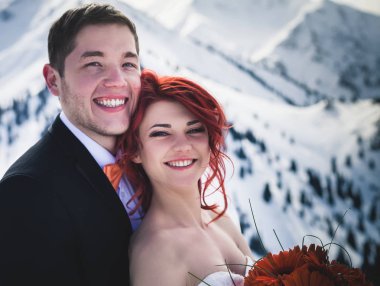 Dağ kış snowboard çift sadece düğün evli