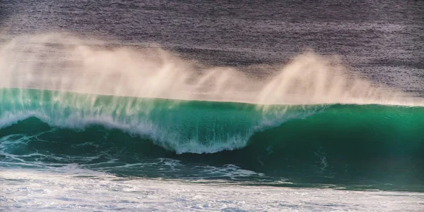 Imagine lungă a oceanului albastru Big Mavericks Wave, California — Fotografie, imagine de stoc