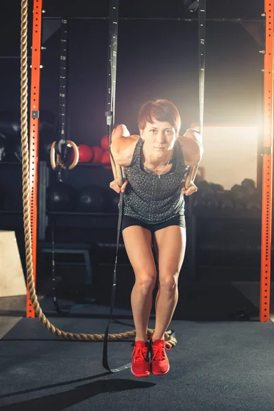 Gente Activa Sport Workout Concept, Ejercicio de entrenamiento en clase de gimnasia —  Fotos de Stock