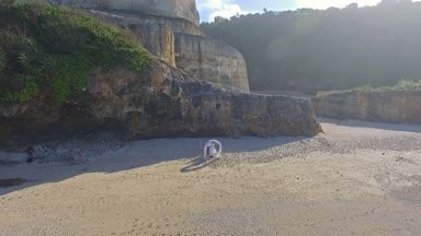 Bali hava görünümünü dron görüntüleri 4k mutlu çift beach.