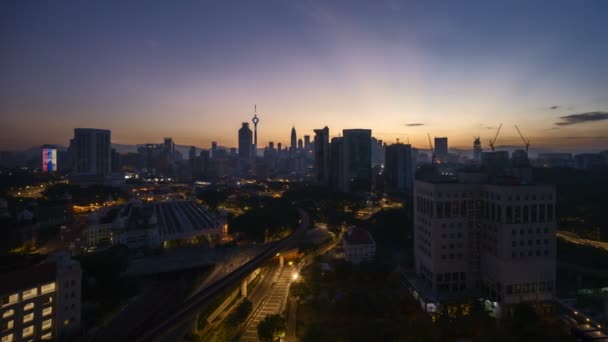 Zeitraffer Des Sonnenaufgangs Der Skyline Von Kuala Lumpur Pfanne Rechts — Stockvideo