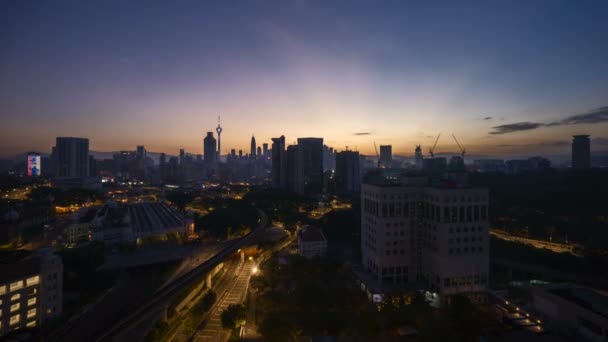 Zeitraffer Des Sonnenaufgangs Der Skyline Von Kuala Lumpur Vergrößern — Stockvideo