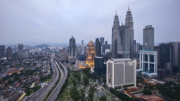Time Lapse Sunset Kuala Lumpur City Skyline Inglés Acercar — Vídeo de stock