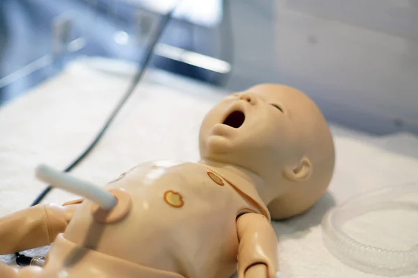 Simulation Medicine Model Newborn Child Examination Treatment Students Pediatricians Neonatologists — Stock Photo, Image