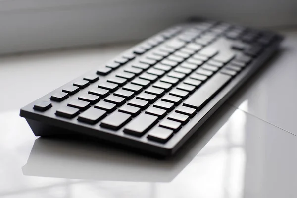 コンピューターのクローズ アップの黒キーボード — ストック写真