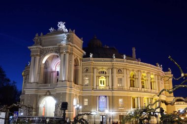 Opera ve Bale Tiyatrosu gece Odessa Ukrayna