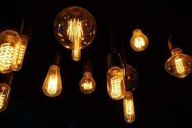 Karanlıkta parlayan ampul